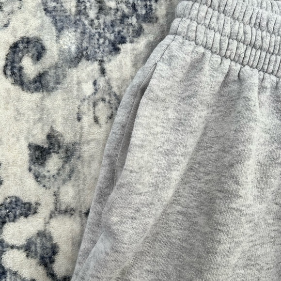 PINK Victoria's Secret Light Gray Joggers - Picture 4 of 6